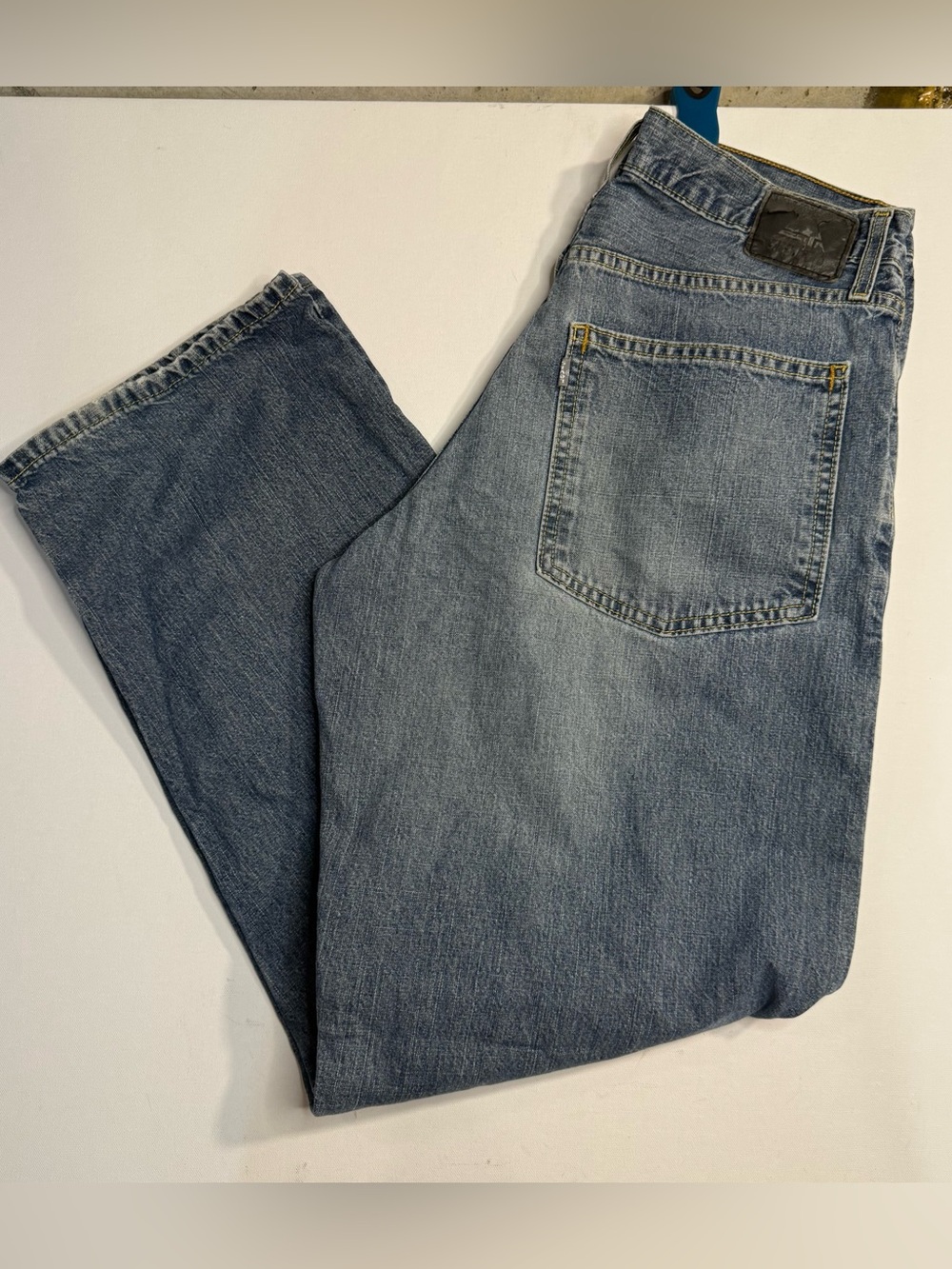 Levi's Men's Straight Jeans in Medium Blue Wash